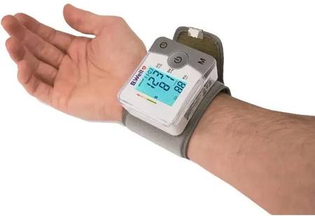 Фото Тонометр B.Well MED-57 на запястье